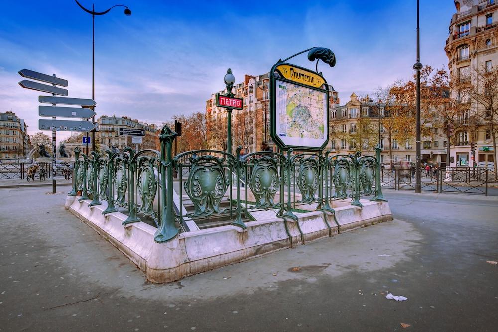 Hotel La Petite Rosa Париж Экстерьер фото